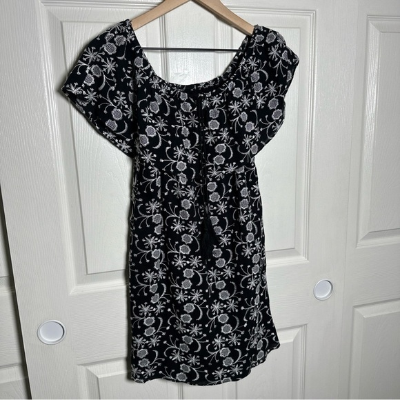 Aqua XS Off-Shoulder Embroidered Boho Black Dress Tiered Ruffle Mini Señorita - Picture 5 of 10